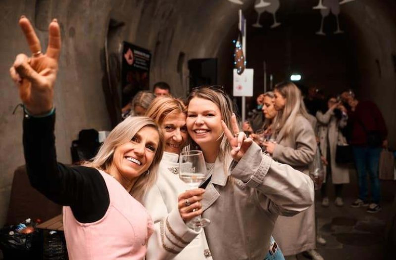 Zaprešić - grad-zapresic.com - Zanimljivosti - Više od 250 vina, glazba 80 ih i 90 ih i jedinstvena atmosfera: Zagreb Underground ispunio Tunel Grič