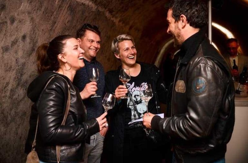 Zaprešić - grad-zapresic.com - Zanimljivosti - Više od 250 vina, glazba 80 ih i 90 ih i jedinstvena atmosfera: Zagreb Underground ispunio Tunel Grič