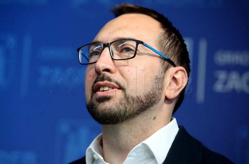 Zaprešić - grad-zapresic.com - Politika - Bernardić i Goluža agresivnim verbalnim ispadima onemogućili raspravu studenata Fakulteta političkih znanosti s Tomaševićem